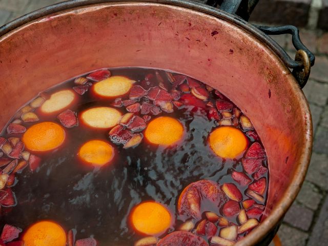 A copper pot used for boiling mulled wine.